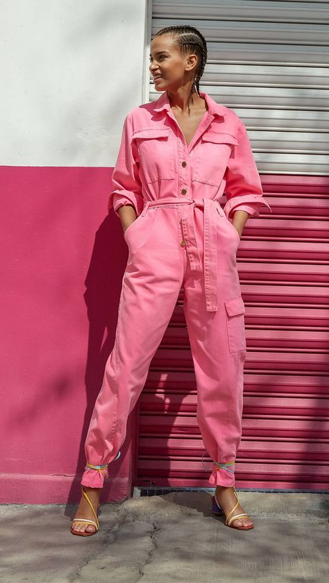 8 Fashion Trends Petite Celebrities Always Wear | Who What Wear Petite Celebrities, Structured Jacket, Balloon Pants, Boiler Suit, Summer Fashion Trends, Pink Outfits, Petite Fashion, Outfits Casuales, Tulum