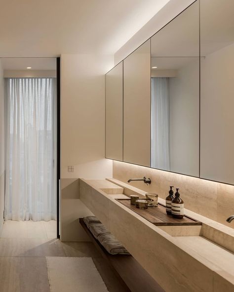 Bathroom Perspective, Hotel Bathroom Design, Decorative Painting Techniques, Travertine Bathroom, Restroom Design, Bathroom Decor Luxury, Bathroom Design Inspiration, Travertine Stone, Indirect Lighting