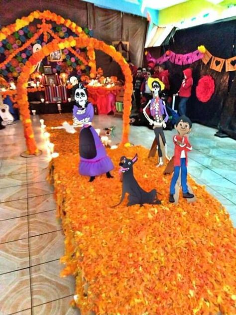 Coco Halloween Door Decorations, Coco Inspired Halloween Decorations, Dia De Los Muertos Event Ideas, Coco Themed Decorations, Coco Halloween Party, Coco Movie Decorations, Coco Themed Halloween Decorations, Coco Outdoor Halloween Decorations, Disney Coco Halloween Decorations