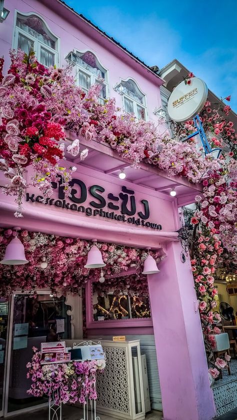 pink instagrammable cafe in phuket old town Thailand Buildings, Phuket Cafe, Phuket Thailand Aesthetic, Phuket Aesthetic, Old Town Phuket, Beach Town Aesthetic, Thailand People, Phuket Old Town, Thailand Aesthetic