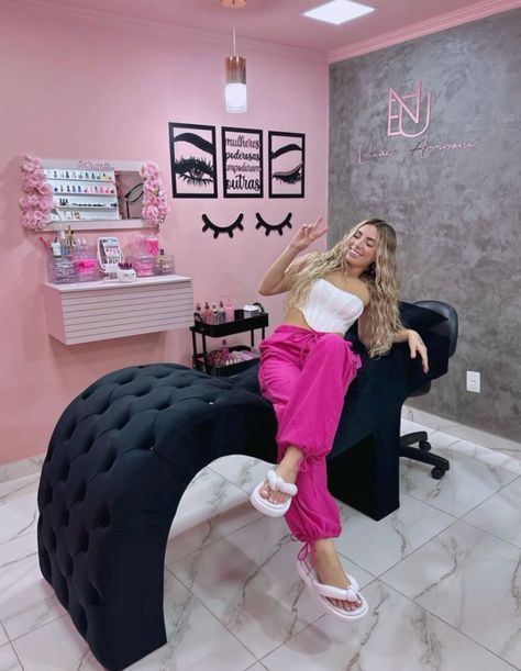 Lash Area Ideas, Eyelash Salon Design, Lash Room Ideas At Home Small Space, Pink And Black Lash Room, Lash Room Pink, Lash Salon Ideas, Studio Lash Designer, Home Esthetics, Lash Studio Ideas