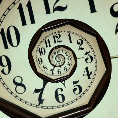 spiral clock, this is my favourite image, you could make it spin like a vortex 하울의 움직이는 성, Unusual Clocks, Time Loop, Cool Clocks, Time Stood Still, Time Will Tell, Time Keeper, Old Clocks, Tic Toc