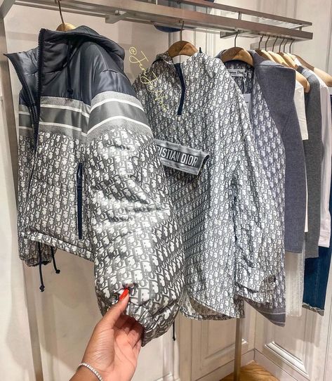 Dior Clothes Casual, Idol Life, Dior 2021, Dior Girl, Luxury Lifestyle Women, Business Outfits Women, Expensive Clothes, Tomboy Style Outfits, Down Jackets