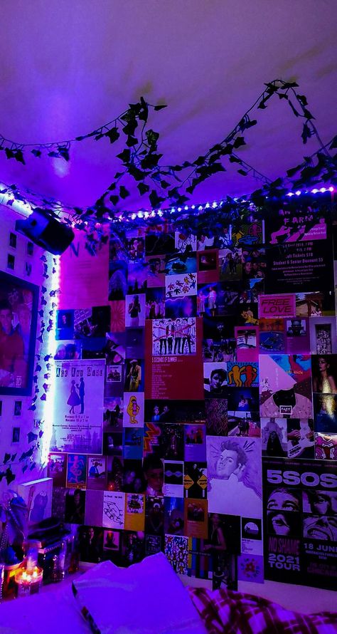 Neon Room Aesthetic Ideas, Edgy Teen Room, Edgy Room Ideas Bedrooms, Bedroom Vibes Aesthetic, Vibe Rooms Ideas, Chill Room Aesthetic, Vibey Room Aesthetic, Vibe Rooms, Bedroom Vibes