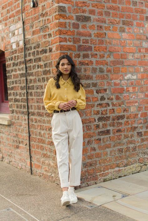 Yellow Oversized Shirt Outfit, Tshirt And Trousers Outfit Women, Lowkey Poses, Yellow Tshirt Outfits Women, Yellow Shirt Outfit Women, Casual Outfits Cargo Pants, Yellow T Shirt Outfit, Oversized Tshirt Outfit Women, Yellow Shirt Outfit