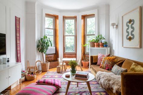 White Linen Sheets, Toronto Apartment, Brooklyn Brownstone, Apartment Tour, Tiny Bedroom, Oak Dining Table, Minimalist Home Decor, Apartment Therapy, Minimalist Home