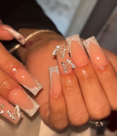 Nail Designs Jewels Rhinestones, Champagne And Silver Nails, Prom Baddie Nails, Glitter Lined Nails, Cute Graduation Nail Ideas, Silver Nails Prom Acrylics, Silver Nails Inspo Prom, Short Nail Designs White And Gold, Glitter V French Tip Nails