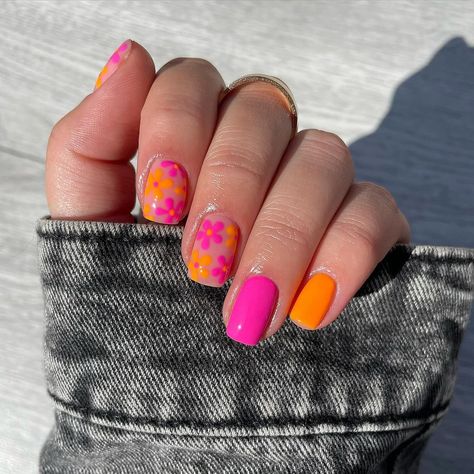 Lexi Nails, Nail Dipping Powder Colors, Sunset Nails, Orange Nail Designs, Tangerine Dream, Pink Gel Nails, Hot Pink Nails, Summery Nails, Casual Nails