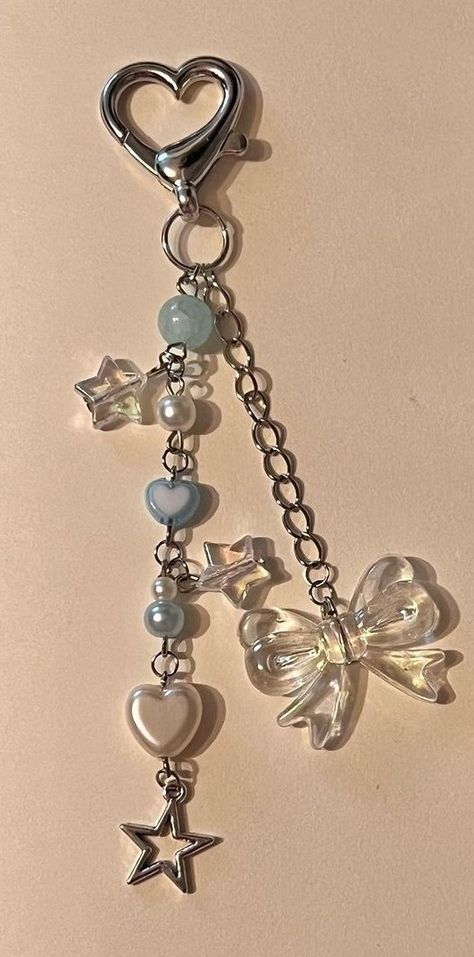 Blue aesthetic keychain Bead Charm Keychain, Beaded Wire Keychain, Beaded Jewelry Keychain, Aesthetic Bead Keychain, Cute Phone Accessories, Aesthetic Keys, Keyring Aesthetic, Pulseras Aesthetic, Beaded Phone Charms