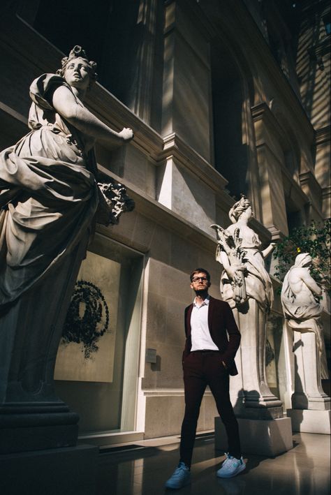 Photoshoot man portrait in Louvre Museum gentleman style Photoshoot In A Museum, Museum Photography Men, Posing In Museum, Museum Photo Ideas Men, Museum Photoshoot Ideas Men, Museum Photoshoot Ideas, Museum Shoot, Gallery Photoshoot, Museum Photoshoot