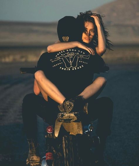 Motorcycle Couple Pictures, Motorcycle Photo Shoot, Bike Couple, Biker Couple, Motorcycle Couple, Motos Harley, Image Moto, Biker Photoshoot, Motorcycle Photography