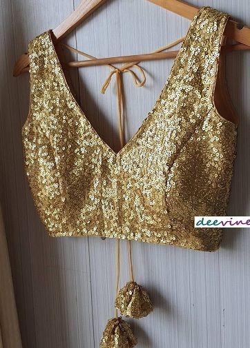 Golden Choli Designs, Golden Blouse For Saree, Golden Blouse Lehenga, Golden Blouse For Lehenga, Golden Sleeveless Blouse Designs, Golden Blouse Designs Lehenga Choli, Sleeveless Golden Blouse, Golden Blouse Ideas, Golden Blouse Designs Saris