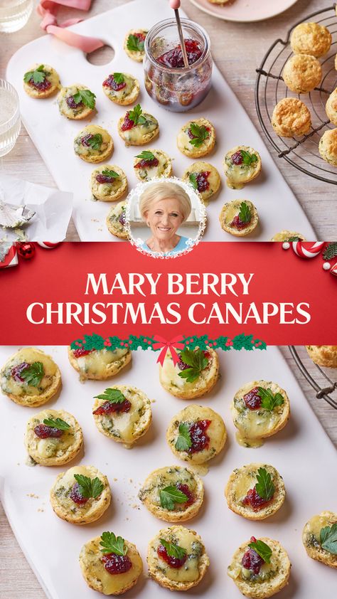 Mary Berry Christmas Canapes Mary Berry Sausage Rolls, Vegetarian Christmas Starters, Merry Berry Recipes, Victorian Christmas Food, Traditional Christmas Food Ideas, Christmas Day Buffet Ideas, Christmas Savoury Snacks, Christmas Day Starters Ideas, British Appetizers Easy