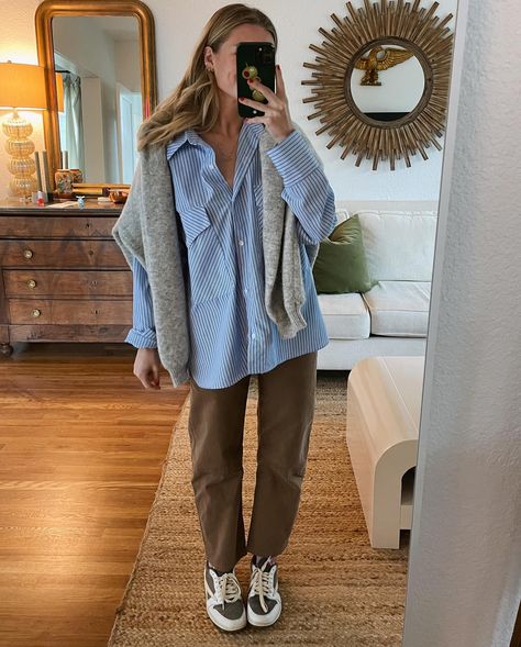 Cool Casual Outfit, Chic Relaxed Style, Black Denim Button Up Shirt Outfit, Basic Layered Outfits, Oversized Pants And Shirt Outfit, Trendy Casual Fall Outfits, What’s In Style Fall 2024, Comfortable Outfit Aesthetic, Work Hoodie Outfit