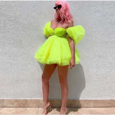 Green Short Dresses, Boho Bridesmaid Dress, Sweatheart Neckline, Neon Green Shorts, Neon Prom Dresses, Short Green Dress, Bridesmaid Dresses Boho, Miami Outfits, Manish Arora