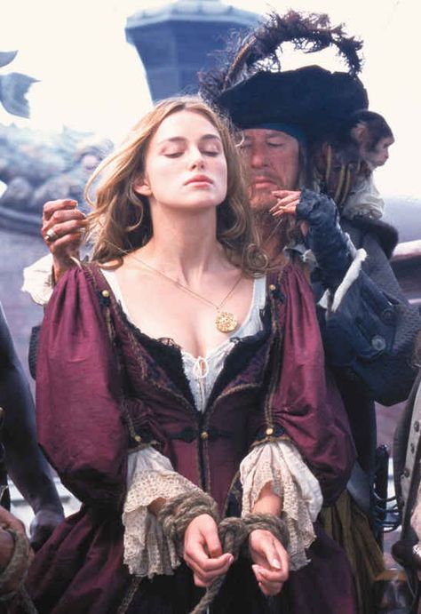 Elizabeth Swann's dress from the  "Dinner with Barbosa" scene in Pirates of the Caribbean Elizabeth Swann Costume, Elisabeth Swan, Hector Barbossa, Pirate Aesthetic, Kiera Knightly, Pirates Of Caribbean, Kaptan Jack Sparrow, Elizabeth Swann, Pirates Life For Me