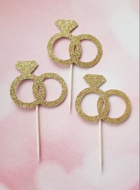 Ideas For Bridal Shower, Ring Cupcake Topper, Engagement Props, Engagement Cupcakes, Bridal Shower Cupcakes Toppers, Diy Cake Topper Birthday, Bridal Shower Cupcakes, Gold Glitter Wedding, Wedding Cupcake Toppers