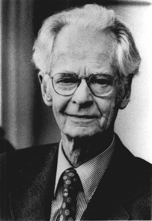 Burrhus Frederic Skinner was an American psychologist, behaviorist, author, inventor, and social philosopher. Language Acquisition Theories, Bart And Lisa, Psychology Questions, Verbal Behavior, Humanistic Psychology, Ap Psychology, Operant Conditioning, Colleges For Psychology, Psychology Major