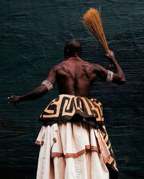 Nicole Rafiki (pictured in the last two frames), an interdisciplinary artist, integrates textiles such as Kuba cloth (shown in the photos above) into her work to delve into themes of remembrance, healing, and cultural analysis. Drawing from her Congolese heritage, she blends photography, beadwork, and textiles to challenge Western anthropological perspectives and address issues like forced migration and racialized perceptions. Her artworks, rich in symbolism and storytelling, reclaim traditi... African Beadwork, Kenyan Aesthetic, For The Culture, African Costume, African Clothes, Congolese Culture, Afro Clothes, Tribe Fashion, Africa People