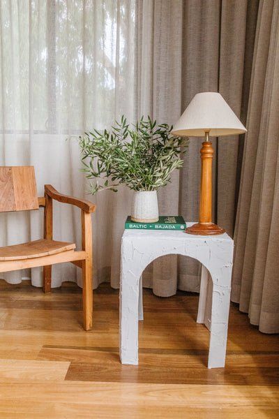 DIY Arched Plaster Side Table (Using A Cardboard Box!) — Smor Home Plaster Side Table, Studio Garage, Diy Side Table, Diy Plaster, Cement Diy, Linen Cupboard, Diy End Tables, Cardboard Furniture, Couch Covers