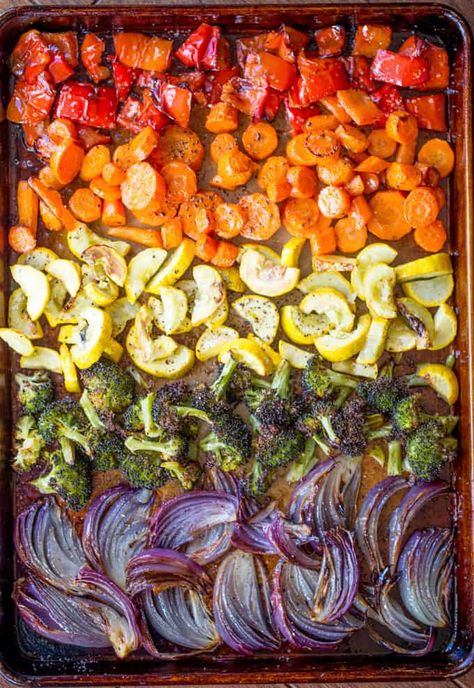 Rainbow Roasted Vegetables - Dinner, then Dessert Dinners Vegetarian, Sheet Pan Dinners Healthy, Dinners Chicken, Plats Ramadan, Dinners Recipes, Plats Healthy, Sheet Pan Dinners Recipes, Pan Dinners, Colorful Vegetables