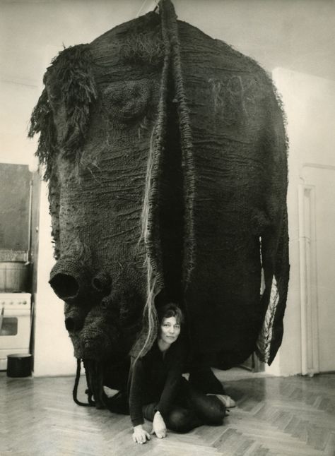 Magdalena Abakanowicz, Stedelijk Museum, Polish Artist, Textile Sculpture, Contemporary Sculpture, Women Artists, Arte Popular, Sculpture Installation, Museum Collection