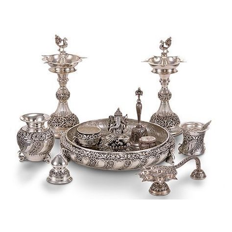 Antique pooja items Silver Home Accessories, Vintage Home Decor Farmhouse, Vintage Home Decor Boho, Vintage Apartment, Pooja Items, Silver Pooja Items, Pooja Room Design, Shabby Chic Interiors, Silver Items