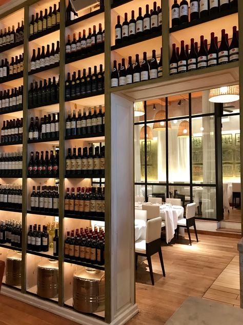 Wine And Bar Ideas, Wine Bar And Shop, Wine Bar Interior Design, Wine Display Design, Italian Wine Bar, Wine Store Design, Wine Shop Interior, Restaurant Bill, Wine Bar Design