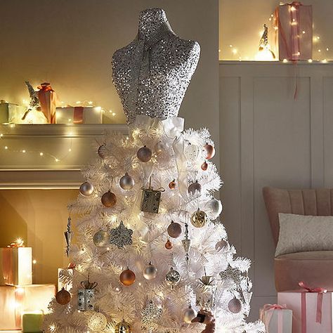 Manican Christmas Tree, Silver Mannequin, Pampas Christmas, Mannequin Decor, Kids House Garden, Dress Form Christmas Tree, Mannequin Christmas Tree, Glamorous Christmas, Luxury Christmas Tree