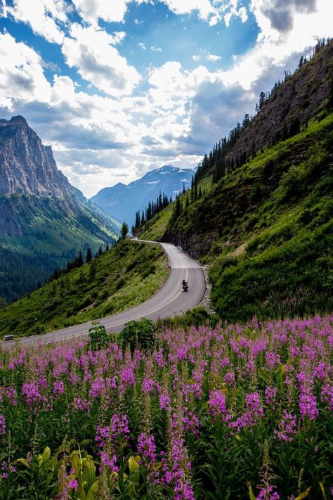 Montana has the BEST windshield views! Wyoming, Landscape Architecture, Big Sky Country, Pretty Places, In The Mountains, Vacation Spots, Belle Photo, Beautiful Views, Idaho