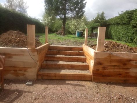 Garden With Railway Sleepers, Sleeper Walls Retaining, Oak Sleeper Retaining Wall, Railway Sleepers Garden Ideas, Sleeper Steps Garden, Sleeper Steps, Railway Sleepers Garden, Sleeper Retaining Wall, Sleepers In Garden