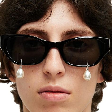 Maison Kimhekim, Pearl Sunglasses, Pearl Glasses, Sunglasses Design, Pearl Clothes, Jewelry Trends 2024, Diy Sunglasses, Streetwear Jewelry, Pearl Trend