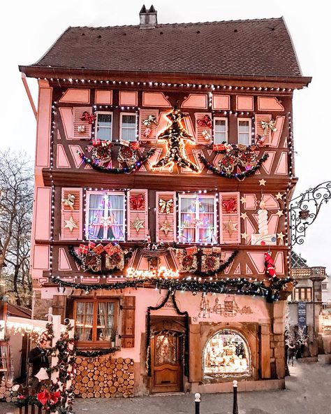 5 Festive Destinations For The Holiday Season - Wonder Forest Europe Christmas, Christmas In Europe, Soyut Sanat Tabloları, Christmas Town, Christmas Markets, Noel Christmas, Colmar, Christmas Mood, Christmas Music