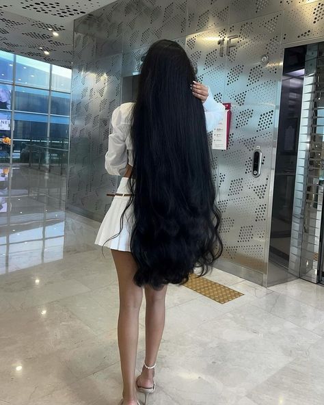 Bun Braids, Black Wavy Hair, Long Hair Care, Black Hair Aesthetic, Perfect Bun, Long Shiny Hair, Extremely Long Hair, Hair Inspiration Long, Long Silky Hair