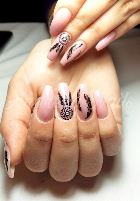 Nail Art Dream Catcher, Dream Catcher Nails Design, Indigenous Nails, Bohemian Nails Designs, Dream Catcher Nail Art, Feather Nail Designs, Dream Catcher Nails, Bohemian Nails, Acrylic Nail Designs Coffin