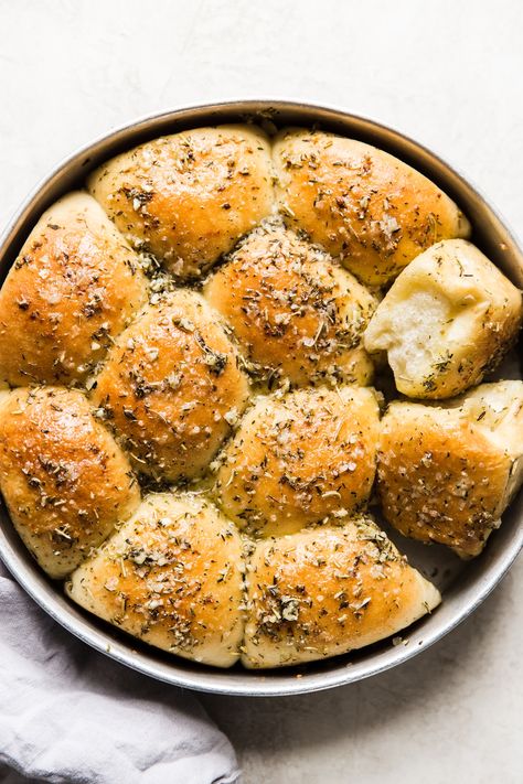 Herby, buttery, salty bread. Did you just drool? These are the things bread loving dreams are made of, and they all come true in these easy herby Rhodes Rolls. Salty Bread, Rhodes Rolls Recipes, Rhodes Dinner Rolls, Rhodes Rolls, Frozen Dinner Rolls, Frozen Dinner, Frozen Rolls, Garlic Rolls, Best Thanksgiving Side Dishes