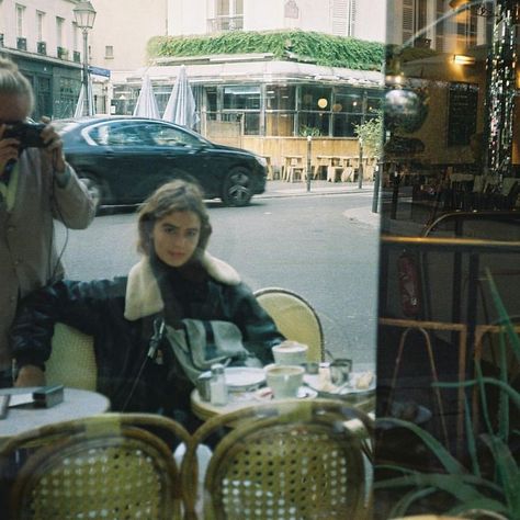 Sophie Linnemann on Instagram: “Favorite parisian girl, at my favorite place in Paris” Parisian Vibes Aesthetic, Vintage Paris Aesthetic, Paris Film, Paris Life, Aesthetic Paris, Jardin Des Tuileries, Parisian Life, Paris Vintage, Paris Aesthetic