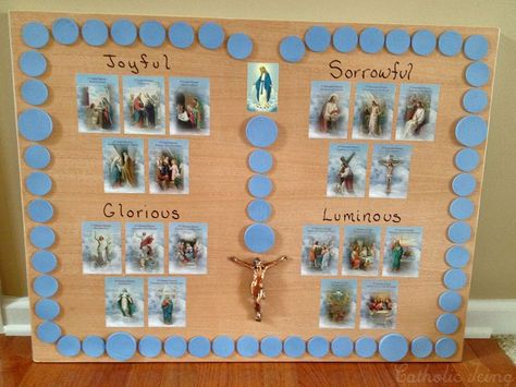 How to make a Rosary board to use with kids. Move a Mary statue around to the different "beads" as you pray. Such a cute idea! Catholic Bulletin Boards, Formation Ideas, Make A Rosary, Crafts For All Ages, Catholic Icing, Catholic Kids Activities, Religion Activities, Catholic Homeschool, Catholic Education