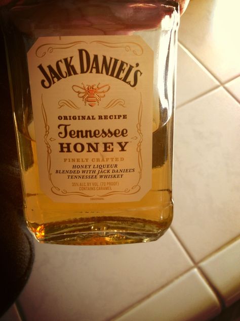 Jack Daniel's Honey Whiskey Jack Daniels Honey Whiskey, Whisky Jack, Jack Daniels Honey, Honey Whiskey, Tennessee Honey, Jack Daniel's Tennessee Whiskey, Tennessee Whiskey, Jack Daniel, Jack Daniels