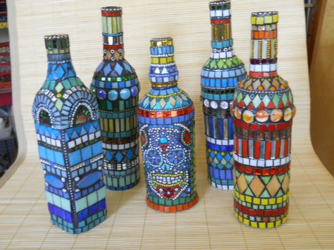 mosaic bottles                                                                                                                                                                                 More Wine Bottle Mosaic, Mosaic Bottles Ideas, Mosaic Vases Ideas, Vitrail Glass Paint, Good Birthday Gifts, Bottle Art Ideas, Paint A Mural, Mosaic Bottles, Pretty Paintings