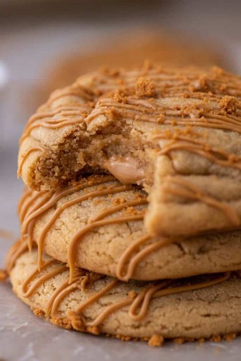 The Best Crumbl Cookie Butter Lava Cookies - Lifestyle of a Foodie Lava Cookies, Crumble Cookie Recipe, Cup Cookie, Lifestyle Of A Foodie, Crumble Cookie, Vegetarian Cookies, Biscoff Cookie Butter, Cookie Bakery, Biscoff Cookies