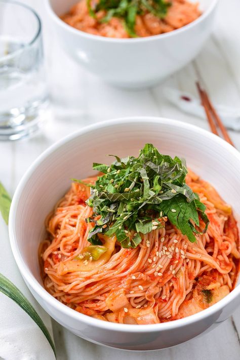 Kimchi Bibim Guksu (Spicy Cold Noodles with Kimchi) Noodles With Kimchi, Spicy Cold Noodles, Cold Noodles Recipes, Bibim Guksu, Asian Potluck, Korean Bapsang, Best Asian Recipes, Korean Noodles, Cold Noodles