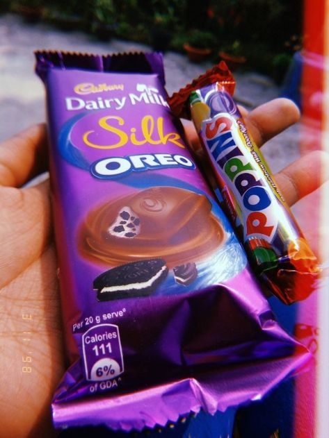 Dairy milk silk orea & Poppins Dairy Milk Silk Oreo, Dairy Milk Chocolate Images, Silk Oreo, Chocolate Lovers Quotes, Chocolate Tumblr, Dairy Milk Silk, Milka Chocolate, Chocolate Pictures, Dairy Milk Chocolate