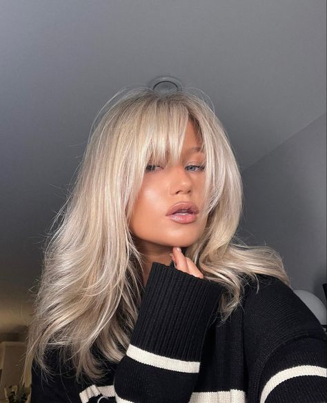 Haircut ideas hair goals hairstyles hair care hair care aesthetic hair aesthetic pictures aesthetic 90s Fringe Bangs, 2033 Hair Trends, Platinum Blonde Hair Bangs, Bangs On Blonde Hair, Blonde Hair Trends 2023, Hair 2025 Trends, Sophie Murray, Blonde Hair With Bangs, Ash Blonde Hair