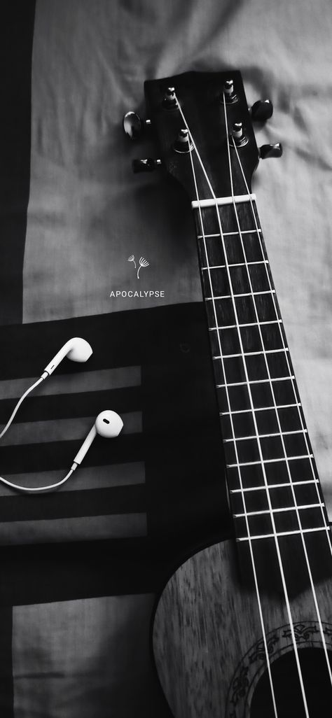 Ukulele guitar Ukelele Wallpapers, Ukulele Aesthetic Wallpaper, Guitar Wallpaper Aesthetic, Aesthetic Guitar Wallpaper, Black Guitar Aesthetic, Ukulele Wallpaper, Ukulele Tumblr, Guitar Aesthetic Wallpaper, G Guitar Chord