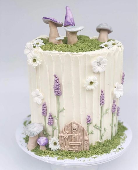 Garden Fairy Birthday Cake, Fairy Party Birthday Cake, Fairy Buttercream Cake, Fairy House Cake Ideas, Fairy Tea Party Cake, Fairy Theme Birthday Party Aesthetic, Woodland Fairy 1st Birthday Party, Fairy Cake Simple, Fairy Bday Cake