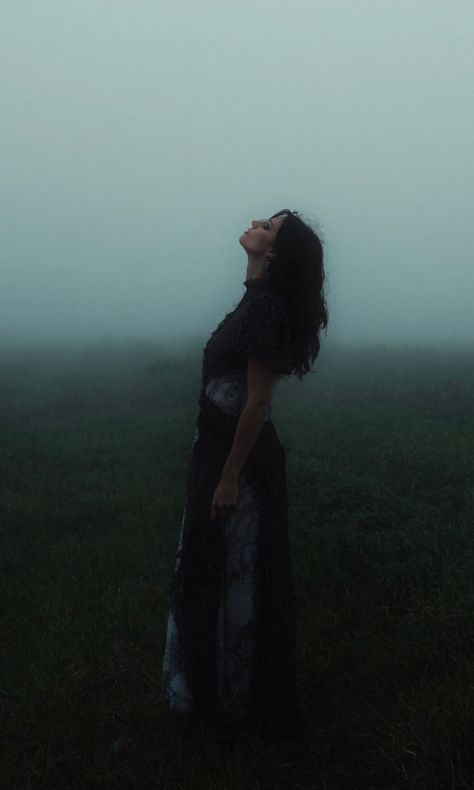 Fog photoshoot, mist, witch, witchy vibes, whimsigoth aesthetic Gloomy Photoshoot Ideas, Whimsigoth Photoshoot, Witchy Girl Aesthetic, Gloomy Day Photoshoot, Witchy Woman Aesthetic, Witch Aesthetic Photoshoot, Misty Photoshoot, Witch Girl Aesthetic, Emotional Photoshoot Ideas