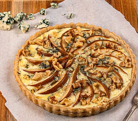 Pear Blue Cheese Tart, Pear And Blue Cheese Tart, Savory Pear Recipes, Pear And Blue Cheese, Cheese Logs, Blue Cheese Tart, Pear Dessert Recipes, Autumn Treats, Savoury Pies