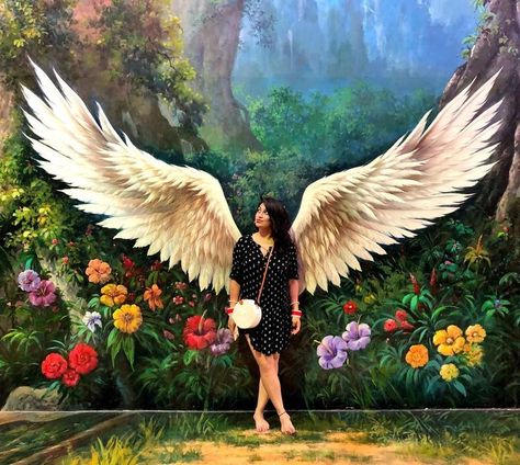 Realistic Wall Painting, 3d Mural Art Ideas, Wings Wall Art, Seni Mural, Angel Wings Wall Art, Mural Art Design, Selfie Wall, Cafe Wall Art, Wings Wallpaper