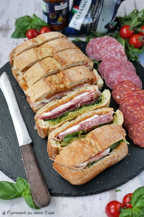 Italian Sandwich Recipes, Vegan Bagel, Bagel Breakfast Sandwich, Dinner Sandwiches, Bagel Sandwich, Hard Cooked Eggs, Egg Recipes For Breakfast, Vegan Sandwich, Sandwiches For Lunch